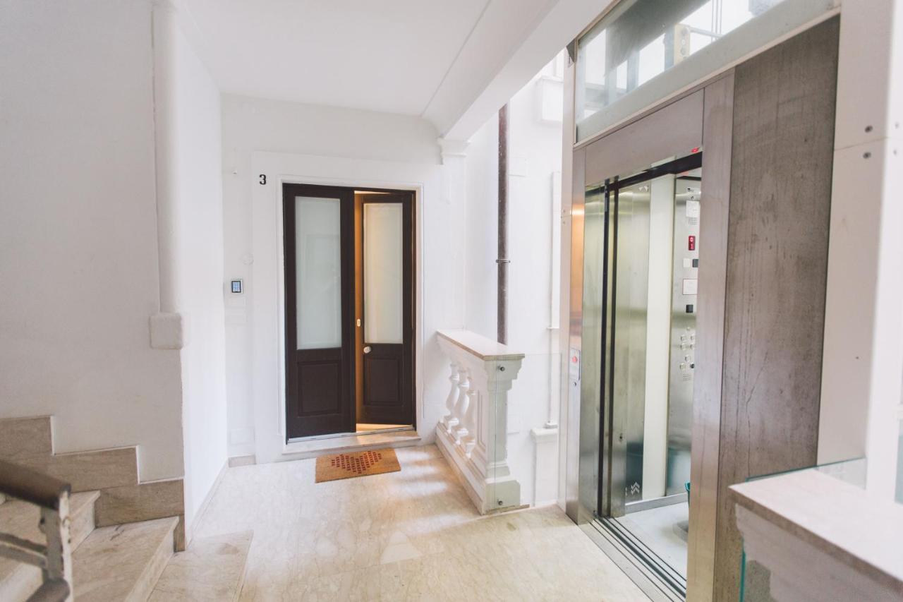 Apartment Double Bedroom Across Ortigia