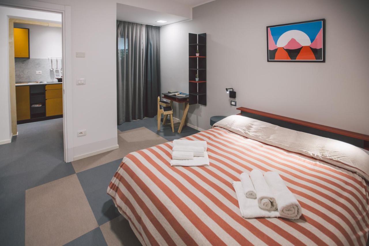 Apartment Double Bedroom Across Ortigia *